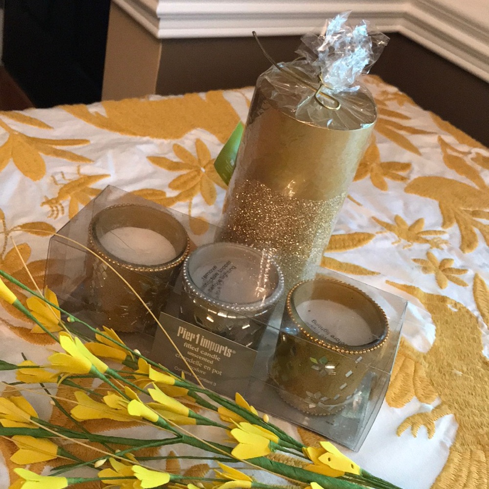 🟠🟠Pier 1 Set of Candles in Gold and Silver